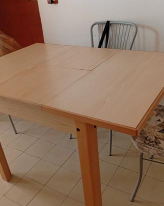 tavolo con sedie nuovo