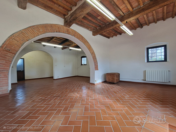 Fondo commerciale 90 mq con bagno ss1 via Aurelia