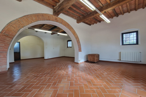 Fondo commerciale 90 mq con bagno ss1 via Aurelia