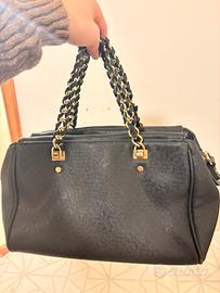 Borsa Liu Jo nera con tracolla e catena