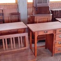mobili antichi stock