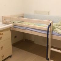 Lettino rialzato completo di materasso