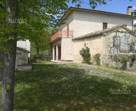 Residenza indipendente con giardino e accessori