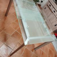 Tavolo in vetro allungabile 