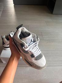 Scarpa da ginnastca modello  jordan 4