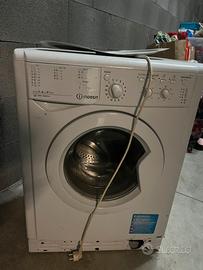 Lavatrice Indesit per pezzi di ricambio