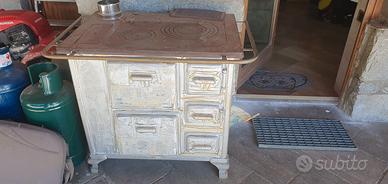 Cucina a legna con forno , congelatore a pozzo