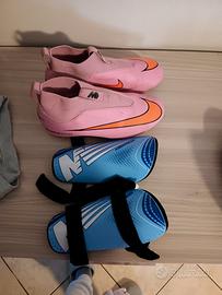 scarpini nike taglia 36 piu parastinchi bambino 