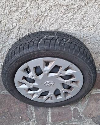 Gomme invernali complete di cerchio e copricerchio