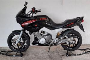 Yamaha TDM 850 motore a V 2 carburatori Mikuni 32
