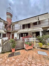 VIGEVANO VIC.: VILLA A SCHIERA LIBERA SU TRE LATI