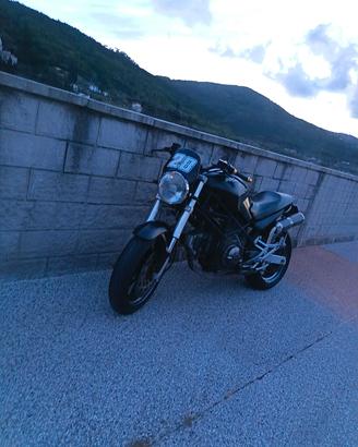 DUCATI MONSTER 600