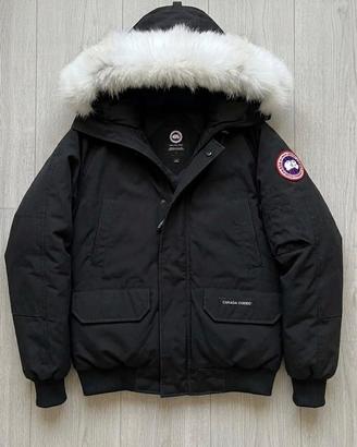 Piumino nero con pelo, taglia M