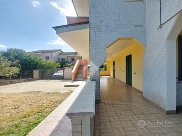 5 LOCALI A SELLIA MARINA