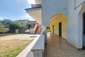 5 LOCALI A SELLIA MARINA