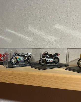 MODELLINI MOTO GP 1/12 CON TECA.