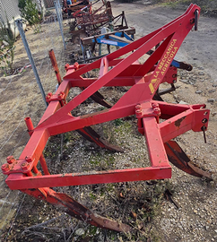 Macchina agricola ripuntatore