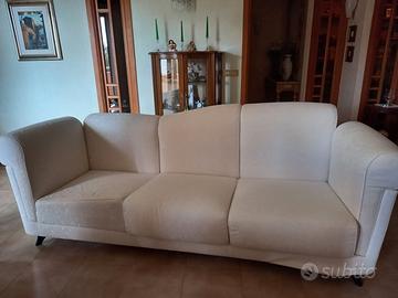 Divano tre posti