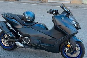 Yamaha tmax 560 blu