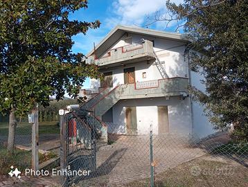 Villa bifamiliare indipendente