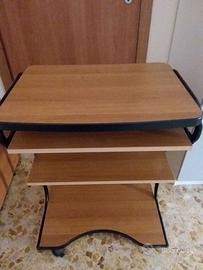 Mobiletto con rotelle
