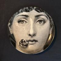 Piatto in ceramica ispirato