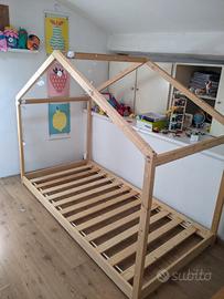 Letto  capanna in legno 