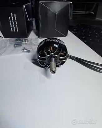 TRE (3) Motori Xing-E Pro2207 1800 Kv