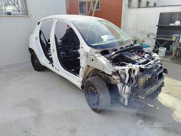 Lancia Ypsilon daneggiata