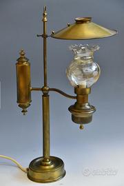 Lampada in ottone in stile nautico antico.