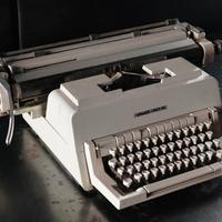 Macchina da scrivere Olivetti Linea 98