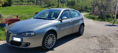 Alfa Romeo 147 JTDM Black Line 150 cv