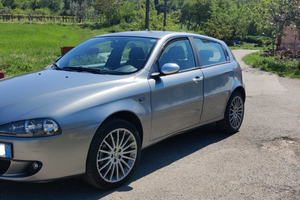 Alfa Romeo 147 JTDM Black Line 150 cv
