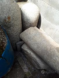 Colonnine in sasso