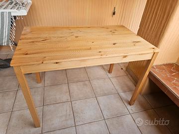 Tavolo rustico in buone condizioni 