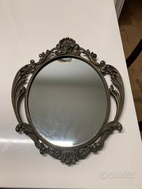 specchio Liberty da parete in metallo.