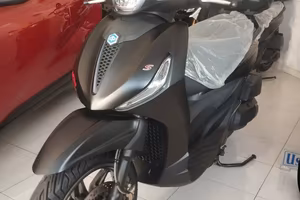 Piaggio Beverly 400 HPE SPORT S SATINATO NERO+2 AN