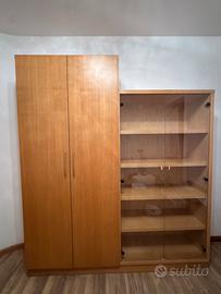 Armadio in rovere con scaffali