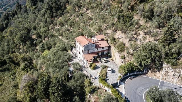 Rustico / Casale di 860 m² con più di 5 locali a C - Vista 4