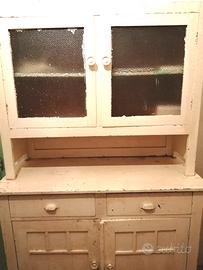 Credenza in legno da restaurare
