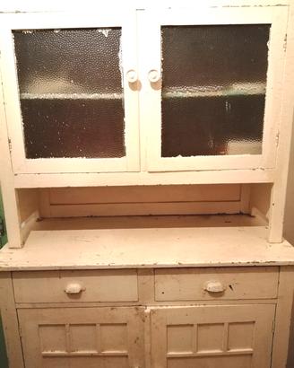 Credenza in legno da restaurare