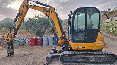 escavatore jcb 65 qli