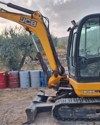 escavatore jcb 65 qli