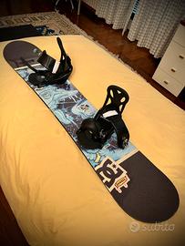 Tavola snowboard piu attacchi e borsa.