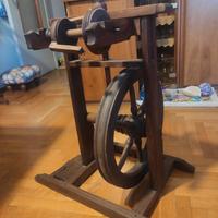 Antico arcolaio in legno 
