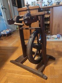 Antico arcolaio in legno 