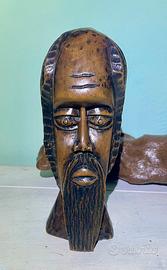 Statuetta in legno fatta a mano
