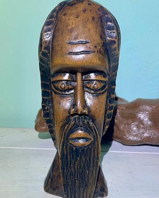 Statuetta in legno fatta a mano