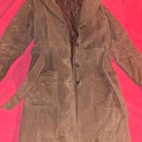 cappotto autunnale in pelle grigia