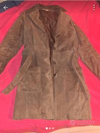 cappotto autunnale in pelle grigia